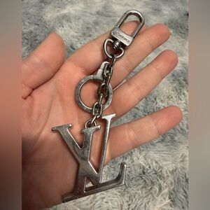 Louis Vuitton Porte-Clés LV Initiales key holder and bag charm in silver